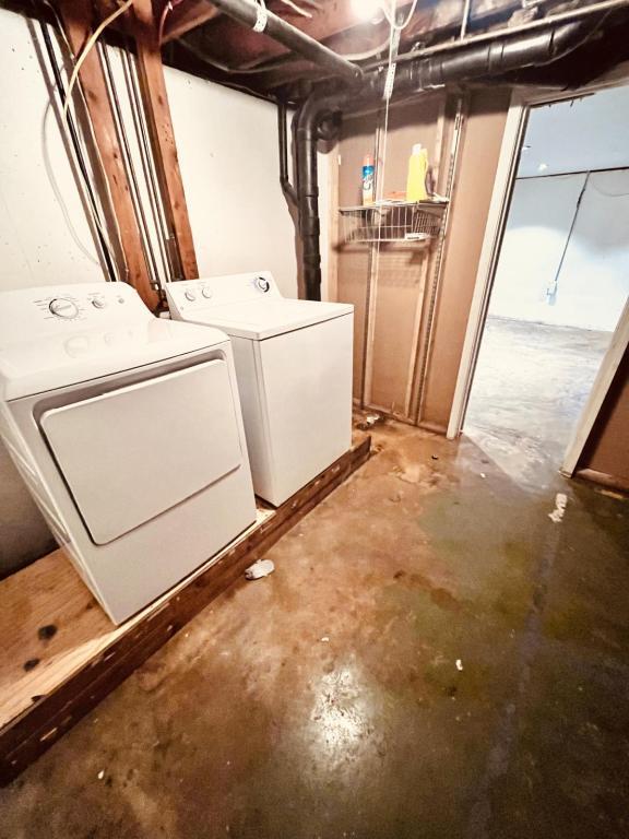 Building Photo - 4413 Mission Rd