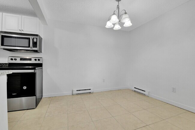 Building Photo - $1,895 - 2 Bed 2 Bath Condo in Aurora with...