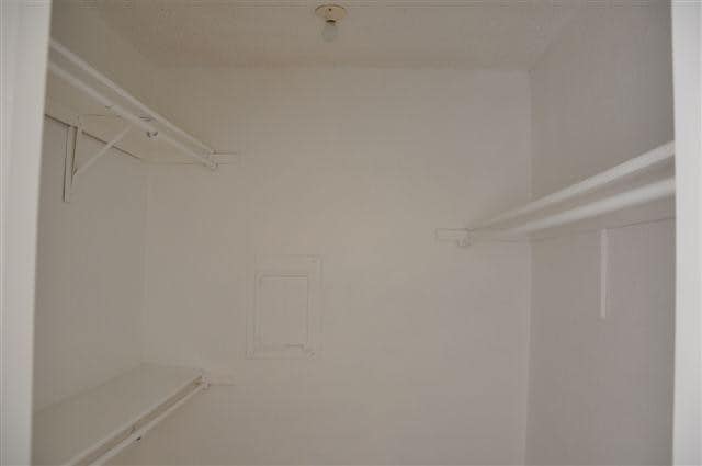 Building Photo - 5630 Spring Valley Rd