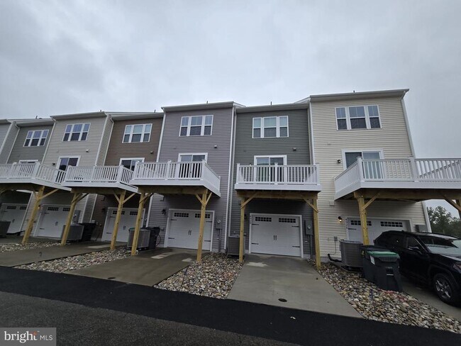 Building Photo - 4928 Dunhaven Dr