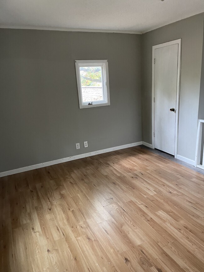 Building Photo - 300 St Anne Pl