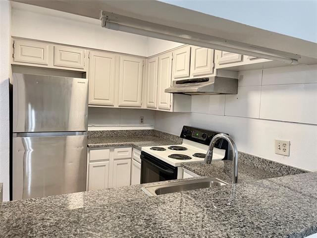 Building Photo - 8545 Midpark Rd