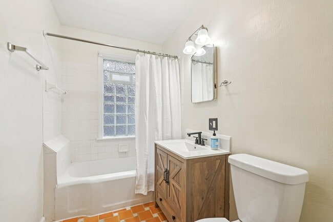 Building Photo - 1660 N Marshall St