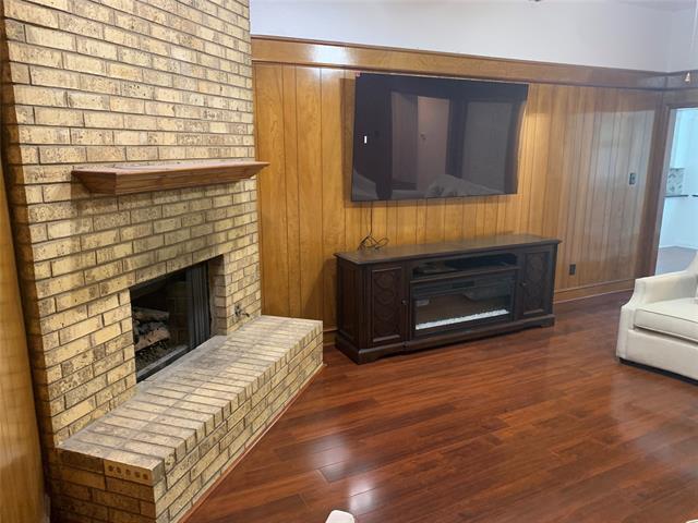 Building Photo - 1520 Parkside Dr