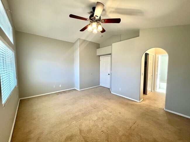 Building Photo - **$800 OFF MOVE IN BY 12/26/25**Spacious 3 Bedroom, 2.5 Bath Home with No HOA and Modern Finishes