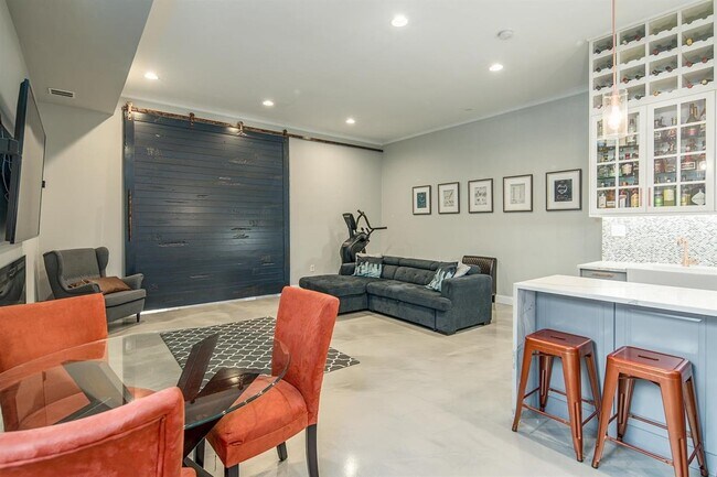 Building Photo - 133 Brunswick St