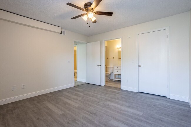 Building Photo - 5156 Conroy Rd