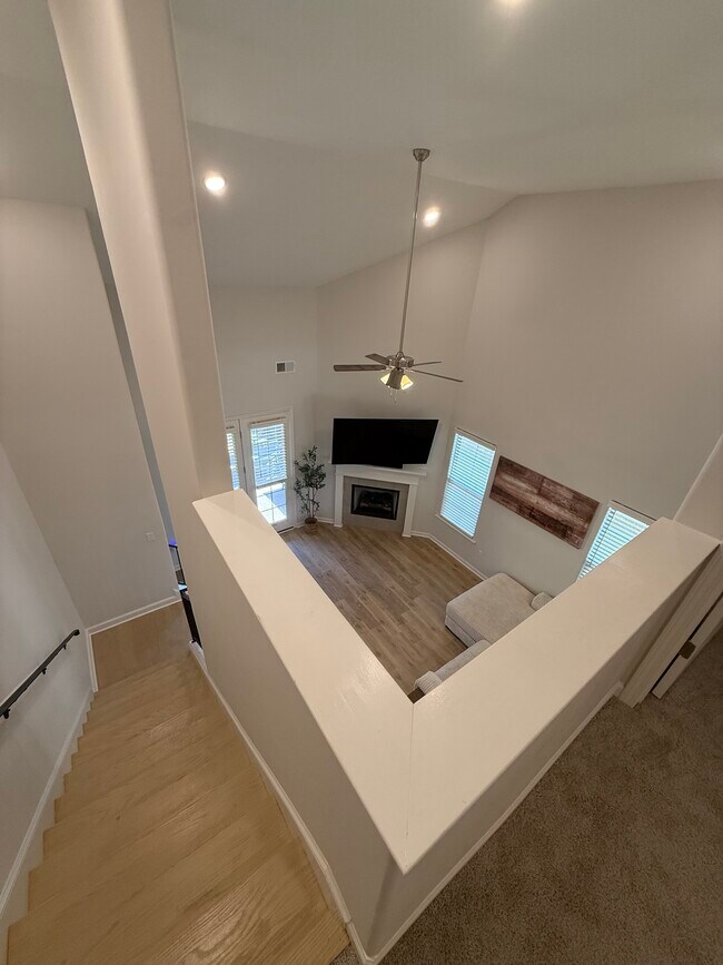 Building Photo - 430 Maple St