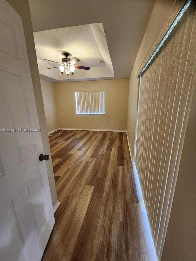 Building Photo - 1580 NE 35th Ave