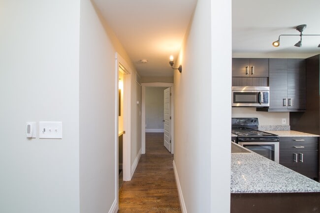 Building Photo - 3116 Lackland Ave