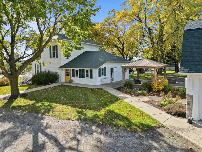 Building Photo - W5838 County Rd A