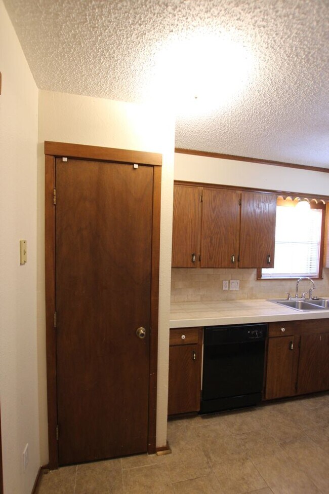Building Photo - Beautiful 3 Bed 2 Bath Home in Tyler's Azalea District