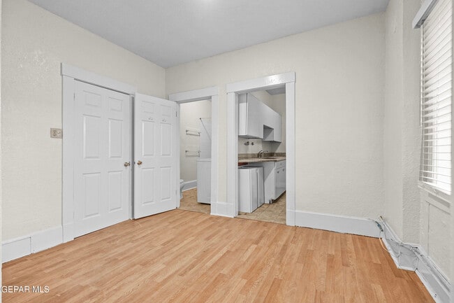 Building Photo - 1307 N Ochoa St