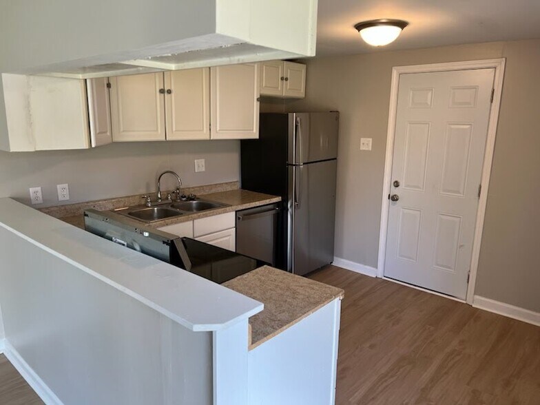 Primary Photo - 311 Burke Ave