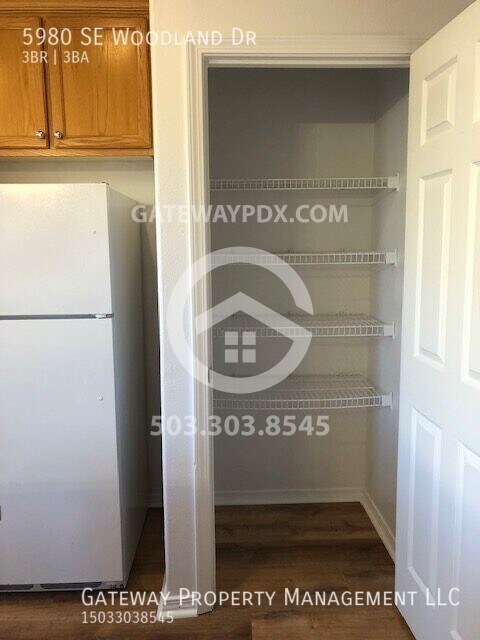 Building Photo - 5980 SE Woodland Dr