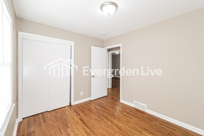 Building Photo - 6212 E 95th Terrace