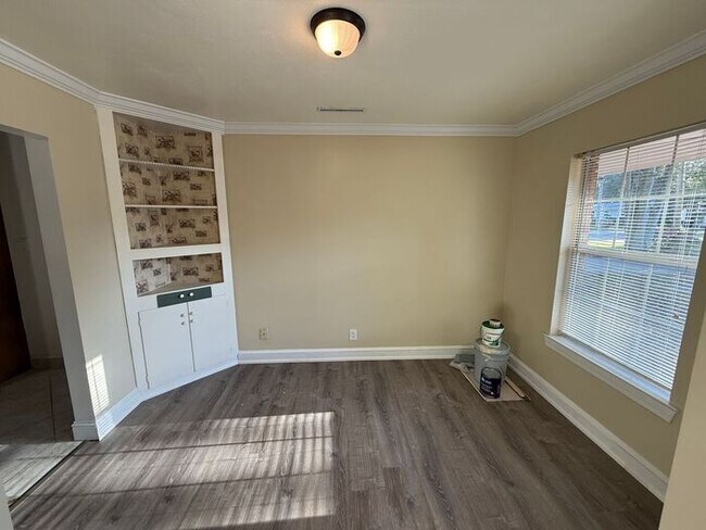 Building Photo - Gulf Breeze Proper - Casablanca - 2 bed, 1 bath