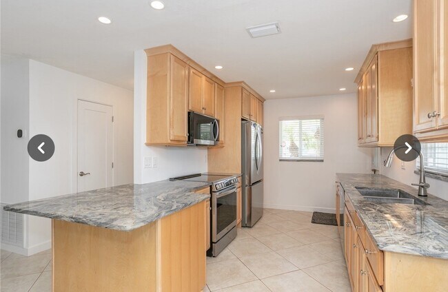 Building Photo - 214 Fair Winds Dr