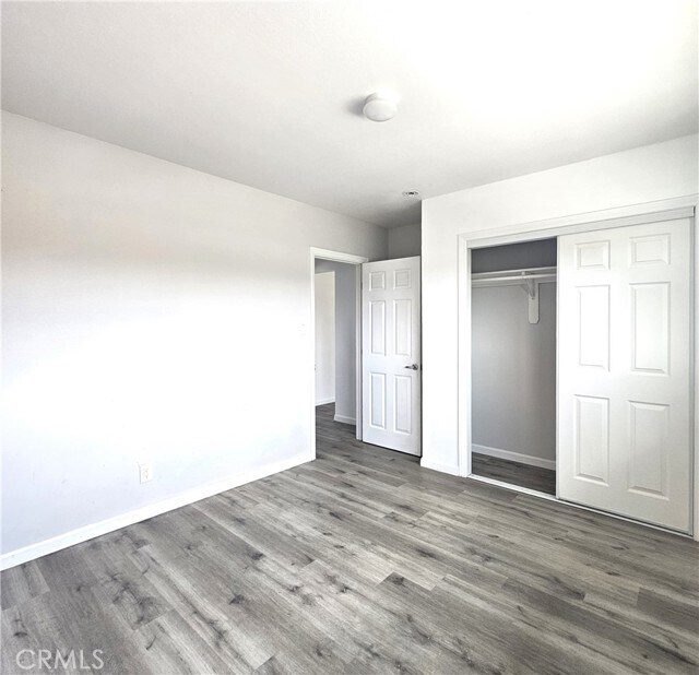 Building Photo - 320 E Hullett St