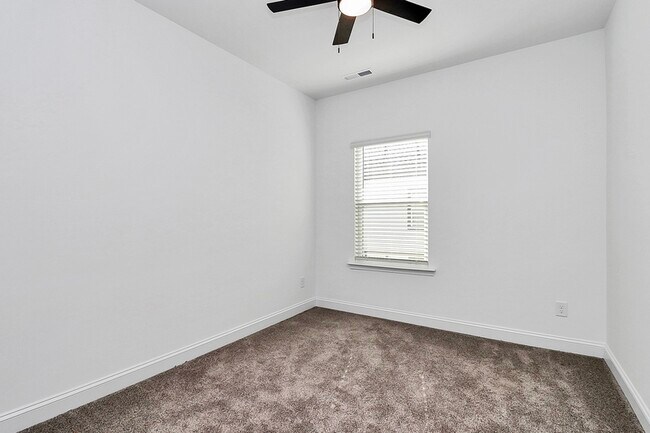 Building Photo - 707 Hoke Ln