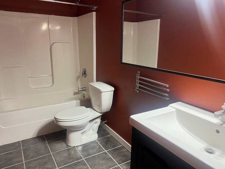 Building Photo - 5211 Castleview Dr NW