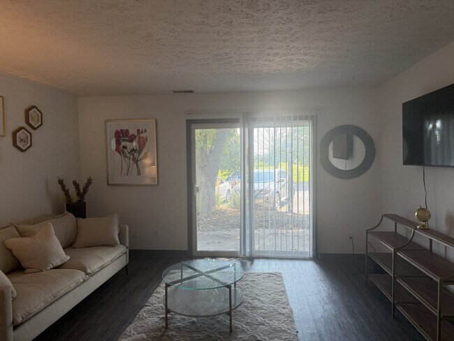 Building Photo - 2506 S 72nd Ct