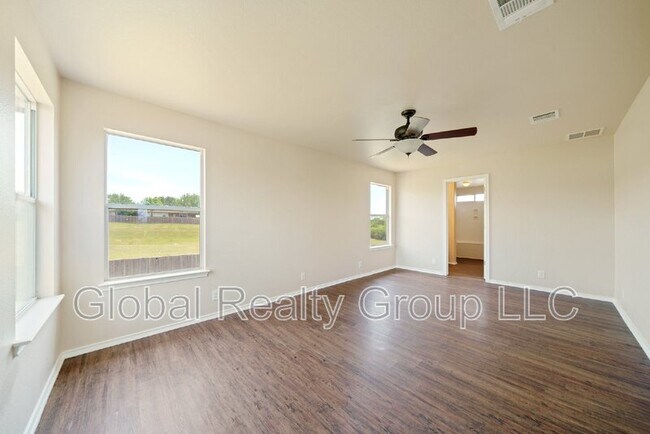 Building Photo - 109 Starling Creek