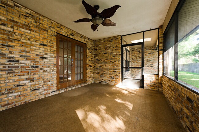 Building Photo - 1523 Poplar Dr