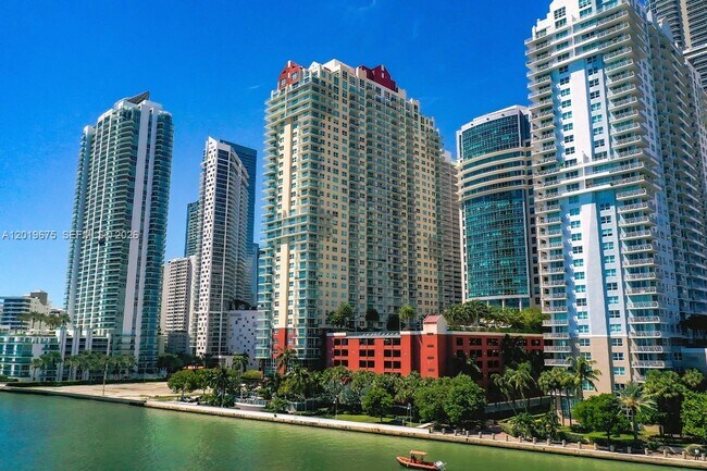 Building Photo - 1155 Brickell Bay Dr