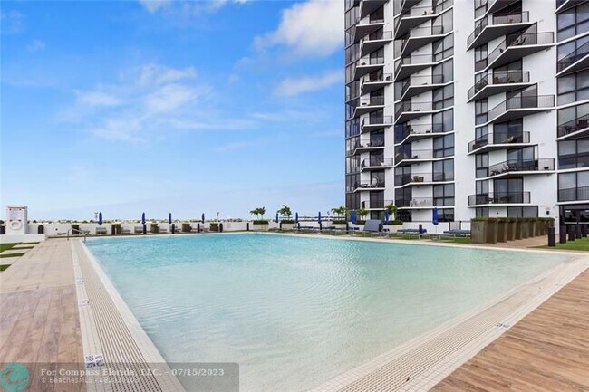 Building Photo - 5300 NW 85th Ave