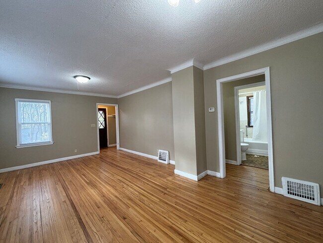 Building Photo - 4 bedroom, 2 bathroom home in the peaceful community of Mahtomedi access to White Bear Lake