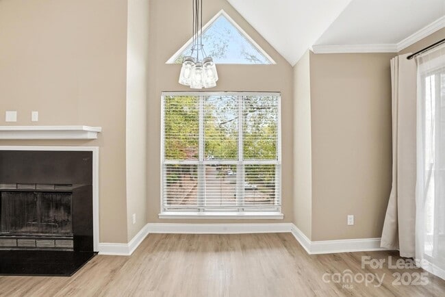 Building Photo - 2500 Cranbrook Ln