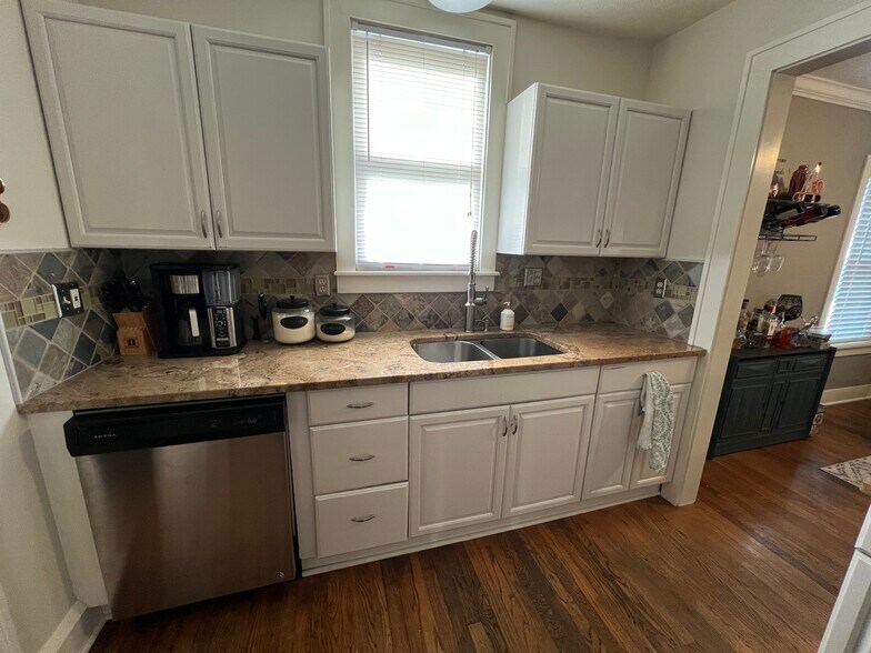 Kitchen - 14809 Leonard Ave