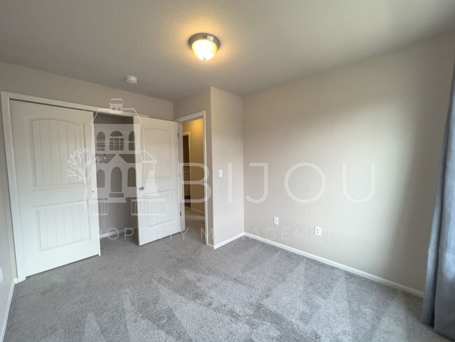 Building Photo - Spring Creek Townhome