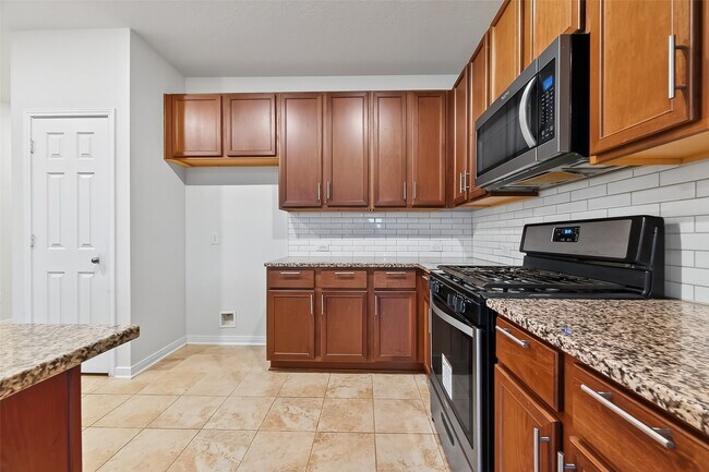 Building Photo - 5907 Osprey Dr