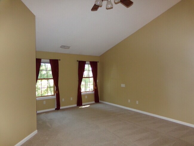 Building Photo - Beautiful 3 Bed 3.5 Bath Xenia Home!