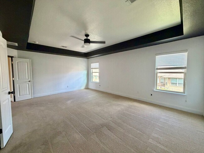 Building Photo - Welcome home to 621 Cavan!