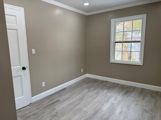 Building Photo - 661 Mt Lucas Rd