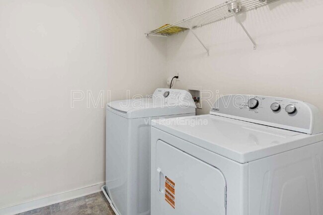 Building Photo - 6442 Hawkswood Wy