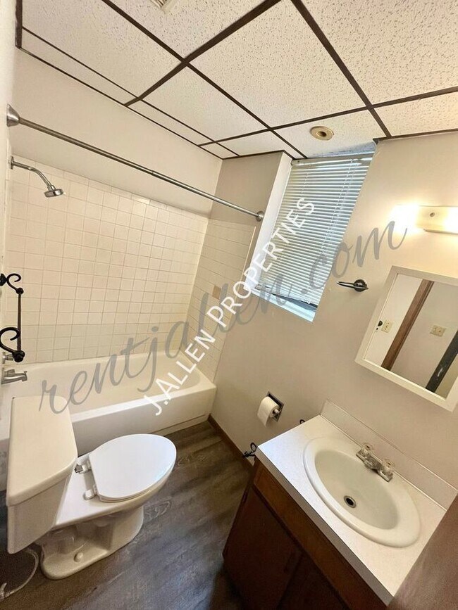 Building Photo - 313 N 12th St