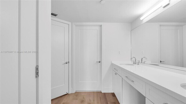 Building Photo - 555 NE 34th St