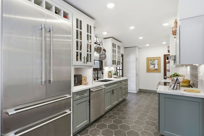 Building Photo - Epic custom remodel on this 1930s Spanish-style home near Downtown Willow Glen!