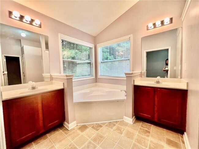 Building Photo - 1720 Rutland Pass Dr SE
