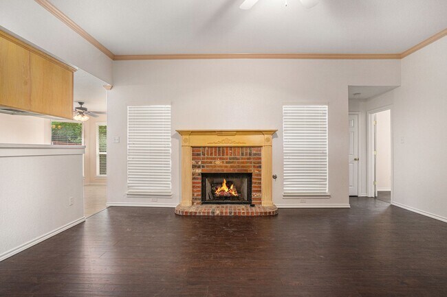 Building Photo - Welcome to this inviting 3-bedroom, 2-bathroom home in the heart of Cleburne, perfectly suited fo...
