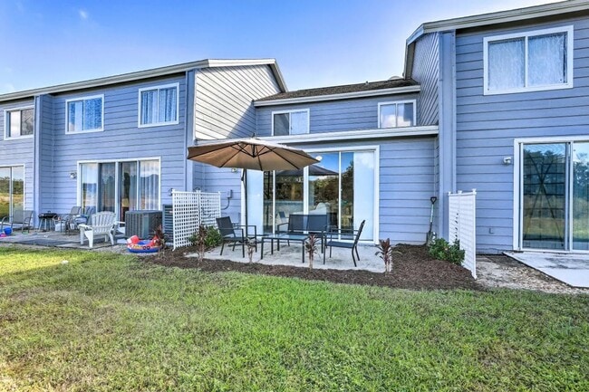 Building Photo - Townhome in Davenport now Available!
