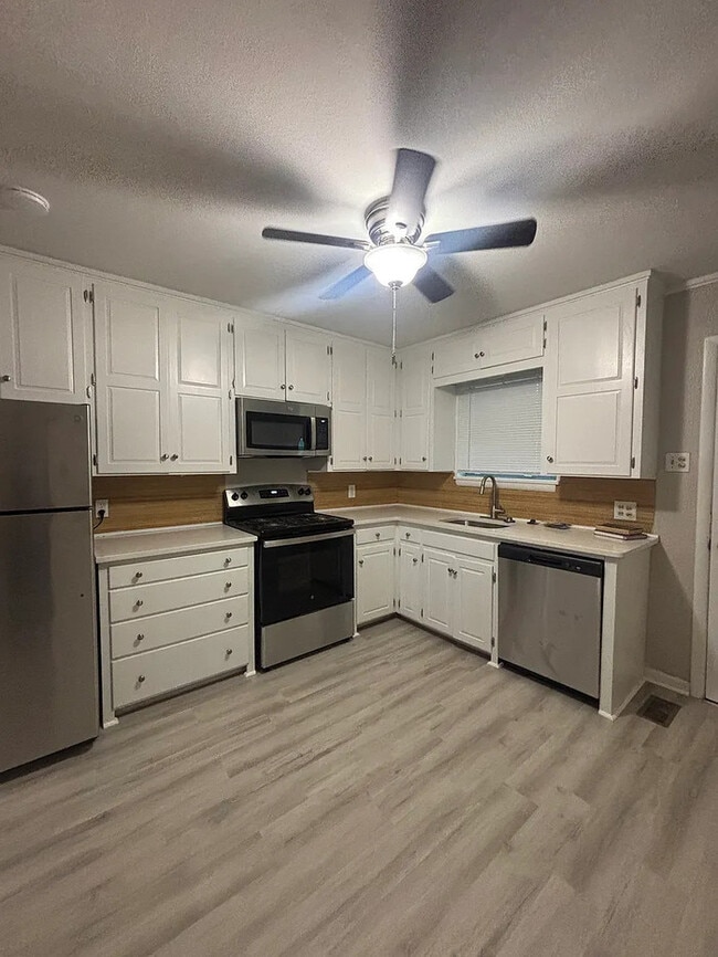 Building Photo - Duplex