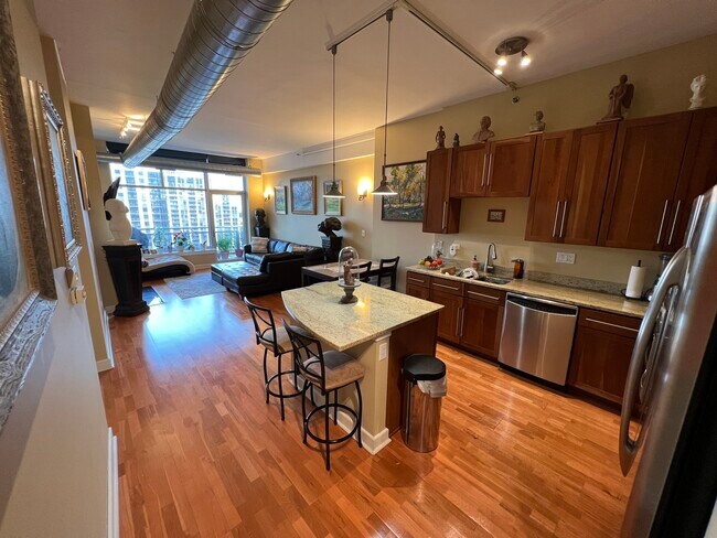 Building Photo - 1305 S Michigan Ave