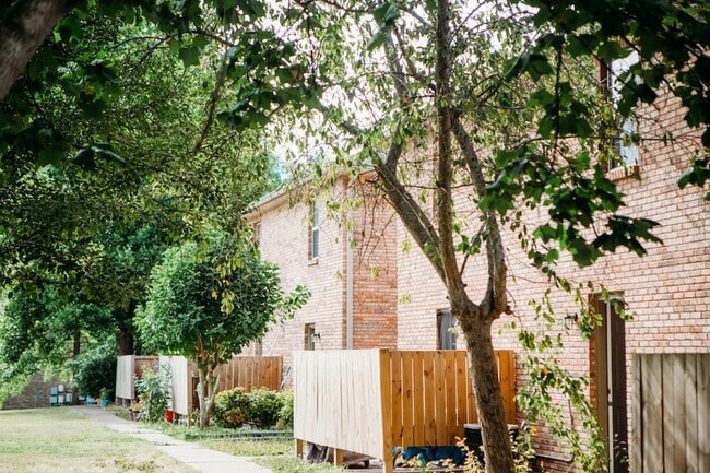 Building Photo - 108 Ballygar St