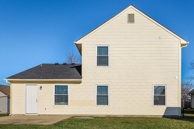 Building Photo - 450 Lake Shore Ct