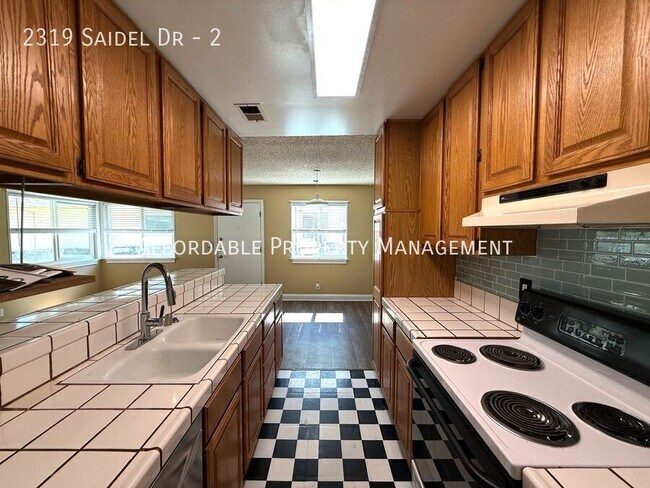 Building Photo - 2319 Saidel Dr